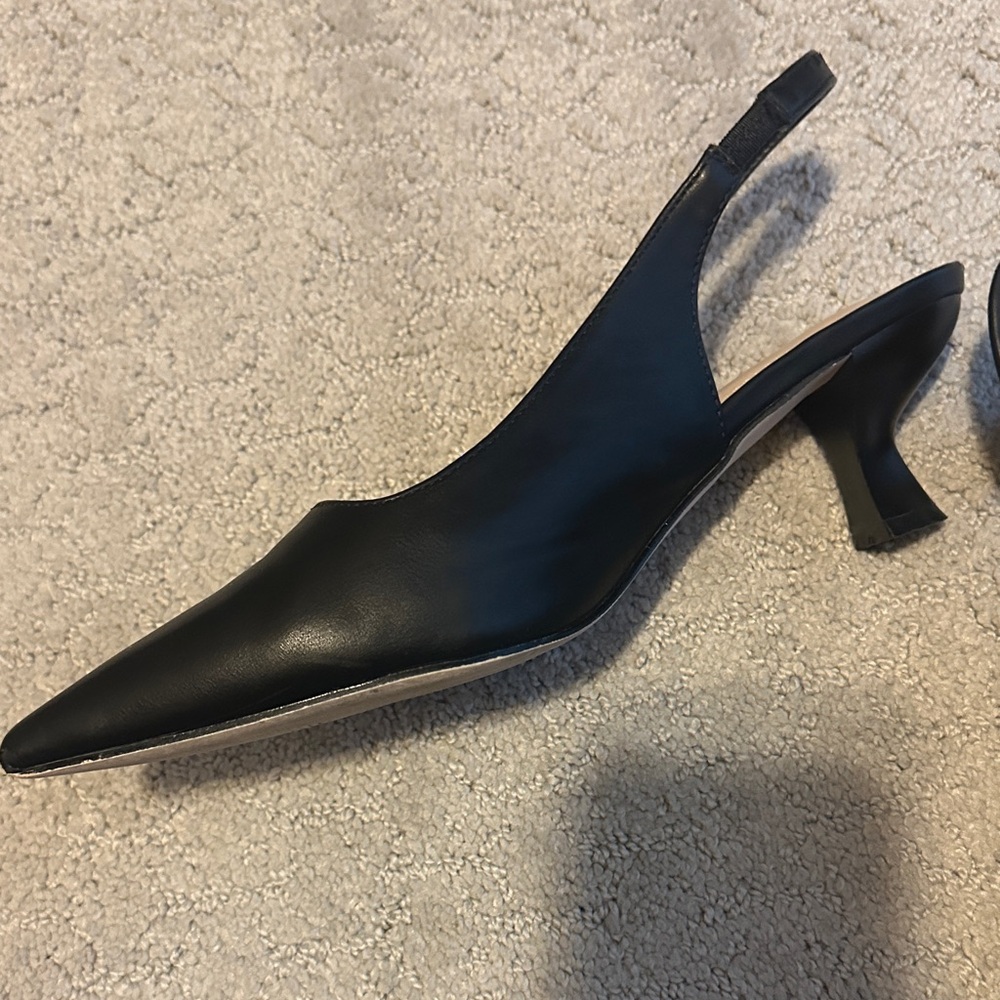 Elegant Black Slingback Heels - Picture 3 of 3